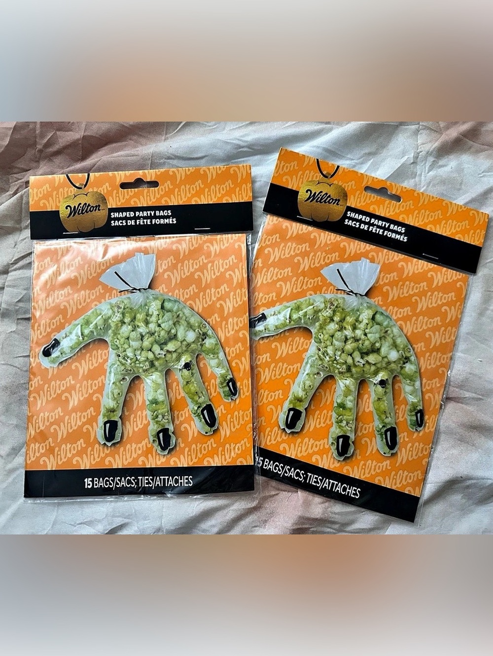 2 Pack of 15 count Halloween Theme Hand Shaped Party Bags with Ties